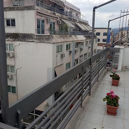 Lemon - Happyhostgr - Downtown Apartment Volos Ngoại thất bức ảnh